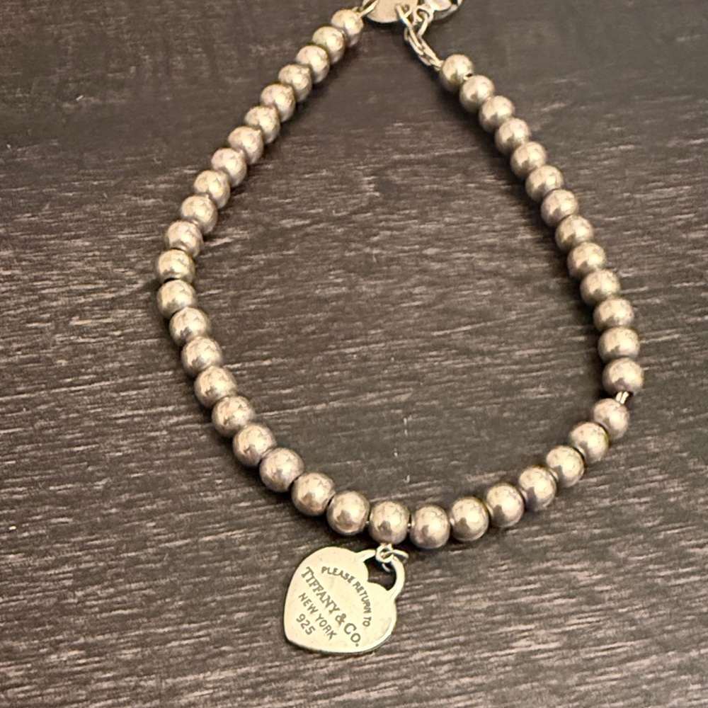 Tiffany & Co. Silver Bead Bracelet with Heart Charm - Picture 2 of 6